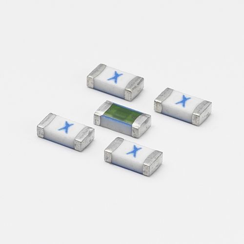 Fusible miniature / en céramique / sans plomb / SMD 440 series Littelfuse