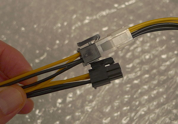600px-ATX_4to8pin_adapter_cable_1a.jpg