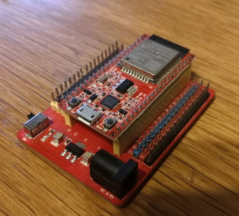 esp32.thumb.jpg.e289f80abbae504a94ac2ecc27d352d2.jpg