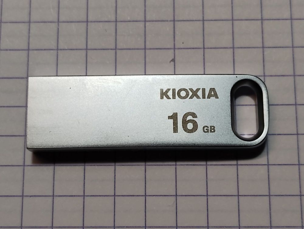 cle-usb-16go.thumb.jpg.af1c5165355886a5a8db2da5a15065d6.jpg