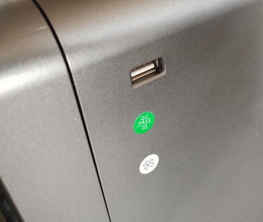 emplacement-cl-usb.thumb.jpg.a14c28b1994464228e577db5317c146e.jpg