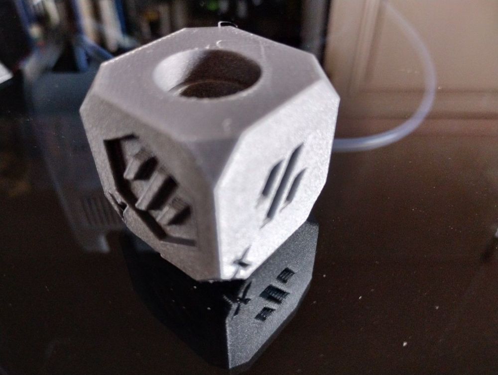 voron-cube-1.thumb.jpg.0810e1a4d5ee2c729851e2abdc70d90d.jpg