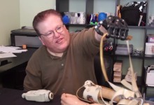 photo video prothese de main imprimee en 3D