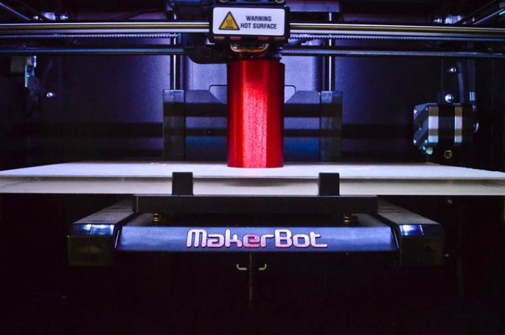 Impression 3D du sabre laser de Star Wars VII avec une imprimante 3D Makerbot Replicator