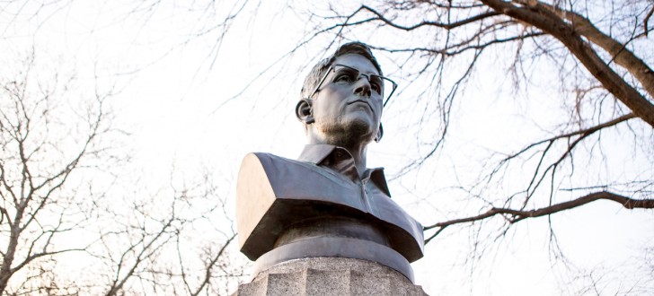 Buste d'Edward Snowden dans un parc de New York