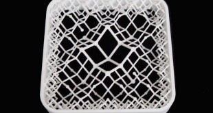 Objet imprimé en 3D avec la structure 3D cristalline fractale