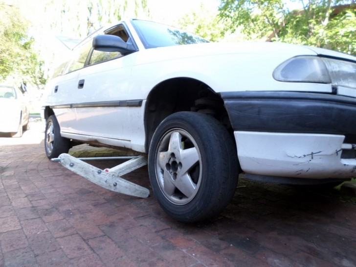 Voiture avec cric imprimé en 3D