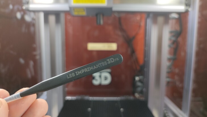 A250T Gravure laser sur metal peint 3