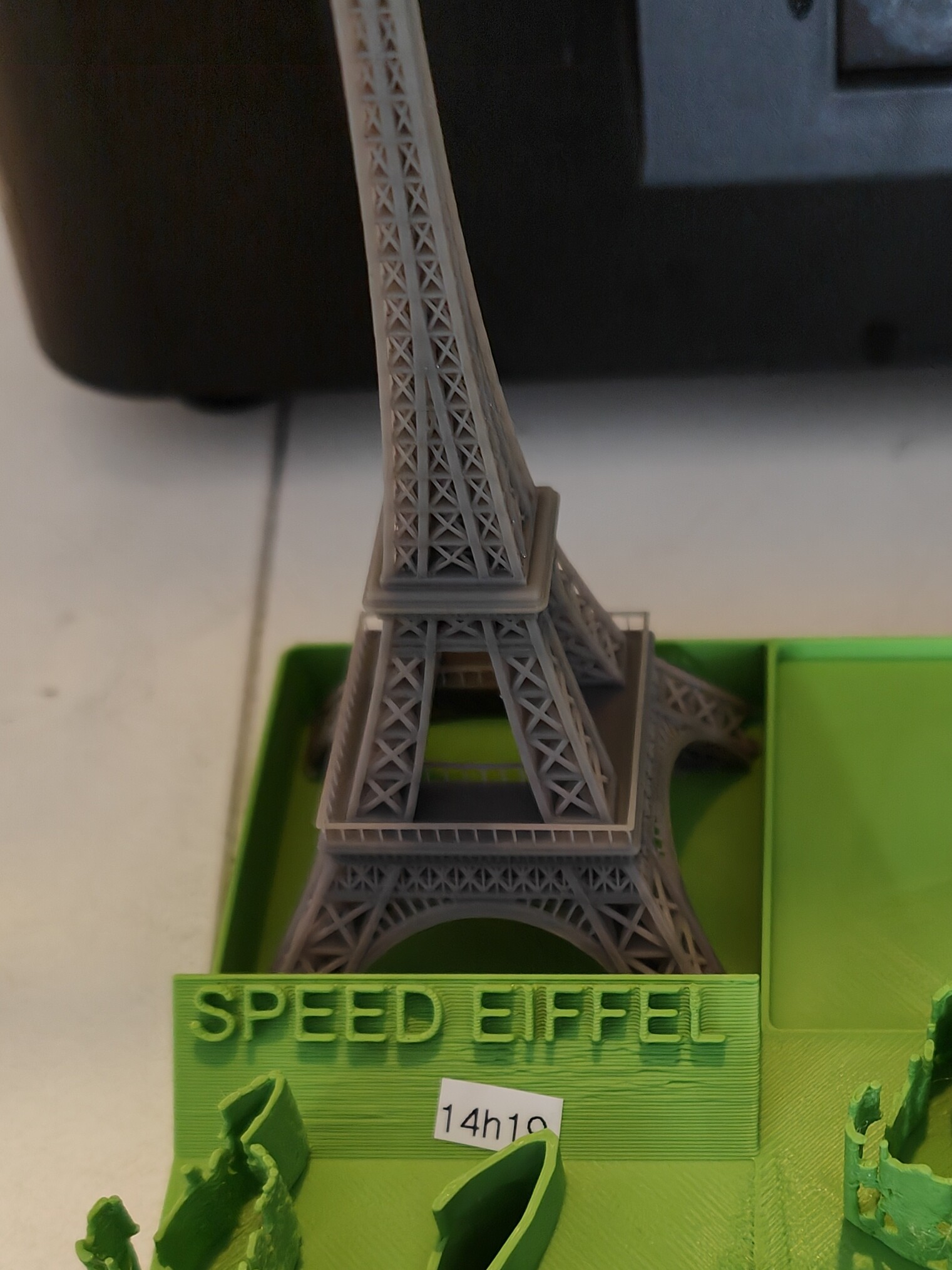 Tour Eiffel imprimée en 3D test Phrozen Sonic Mini 8K S