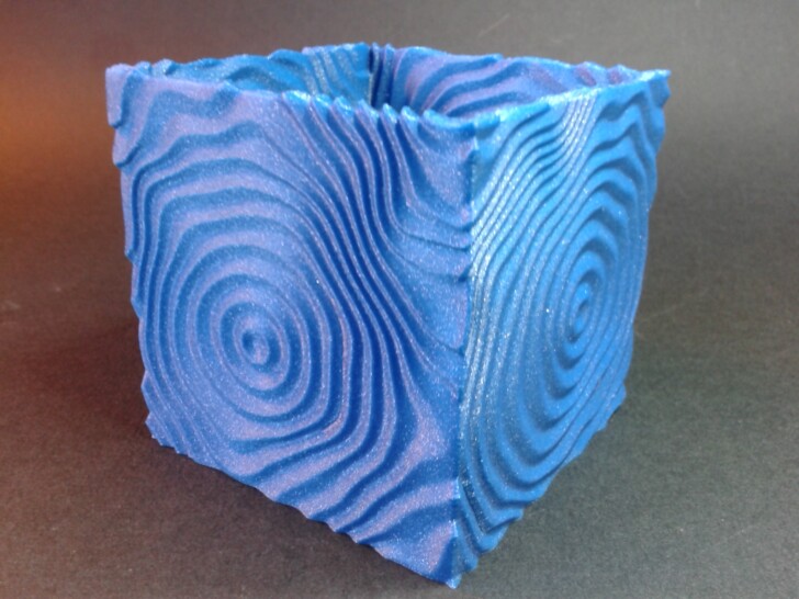 Test AKobra2Pro print PLA RippleVaseCube2 Bleu IMG 20231003 182832