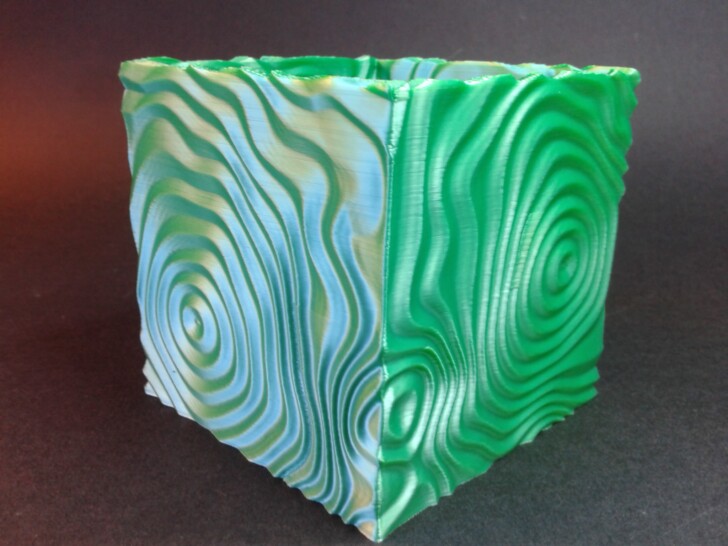 Test AKobra2Pro print PLA RippleVaseCube3 vert IMG 20231003 183004