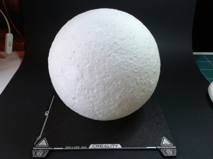 Test Ender 3 V3 KE Print PLA Designer Lithophane Moon Lamp IMG 20231222 121351