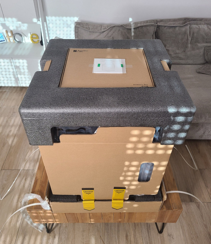 Unboxing Bambu Lab H2C 01